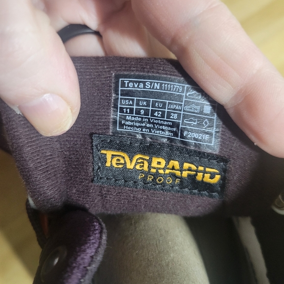 NWT Size 11 Teva Women's Blue and Purple Quilted  Commute Wayerproof Shoes - Picture 3 of 6